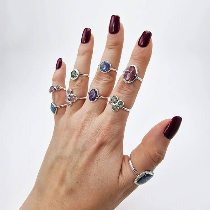 Håndlaget sølvringer av Krisomy Jewelry
